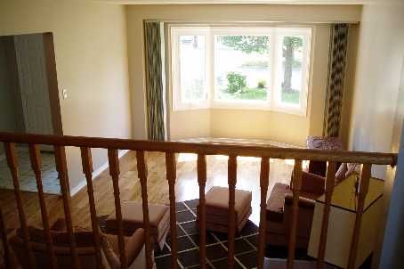 32 Hollingshead Dr, Aurora, L4G5K3 | Image 3