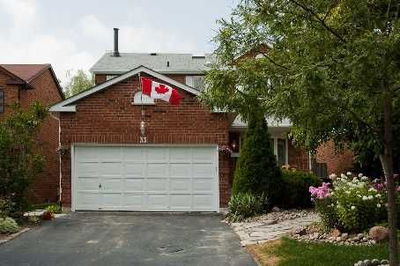 Detached House sold at 33 Moffat Crescent, Aurora, Aurora Heights, L4G4Z9 - MLS: N1688948