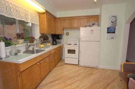 308 Skopit Rd, Richmond Hill, L4C2Y8 | Image 3