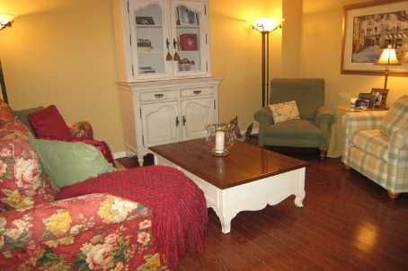 46 Revelstoke Cres, Richmond Hill, L4B4T2 | Image 3