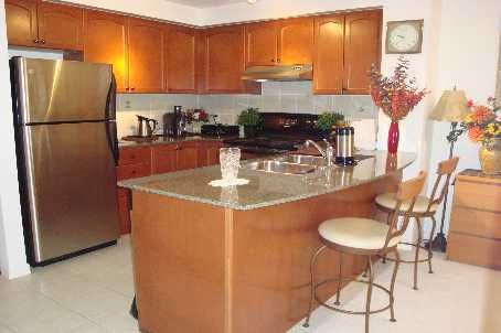 717 - 2 Maison Parc Crt, Vaughan, L4J9K4 | Image 3