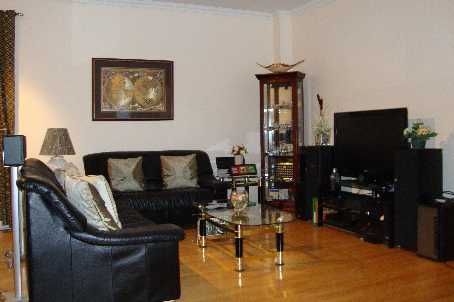 180 Rushbrook Dr, Newmarket, L3X2E2 | Image 3