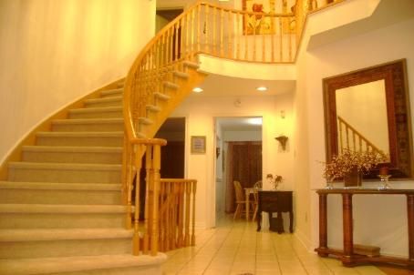 19 Cygnus Dr, Richmond Hill, L4C8P4 | Image 2