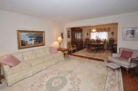 99 Burndean Crt, Richmond Hill, L4B9W5 | Image 2