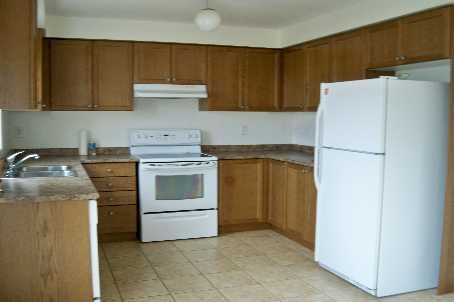 183 Knapton Dr, Newmarket, L3X2C5 | Image 2