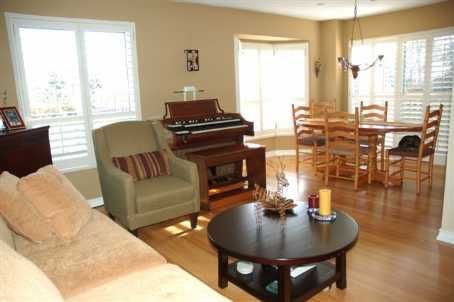 27 Dawson Cres, Aurora, L4G4T7 | Image 3