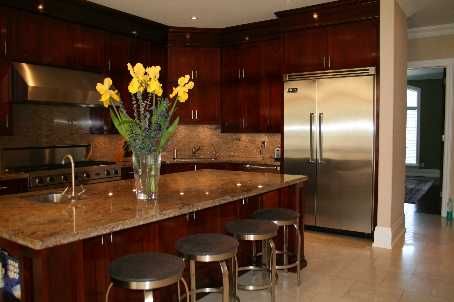 65 Kingswood Dr, King, L7B1K8 | Image 2