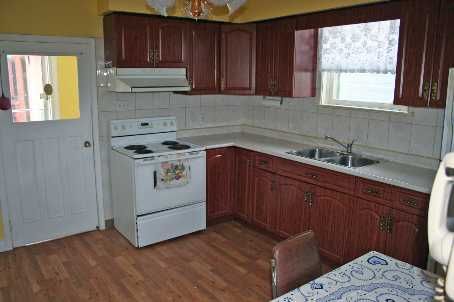 54 Vincent St, Newmarket, L3Y4G5 | Image 2