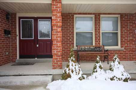 325 Salisbury Lane, Newmarket, L3Y8A6 | Image 3