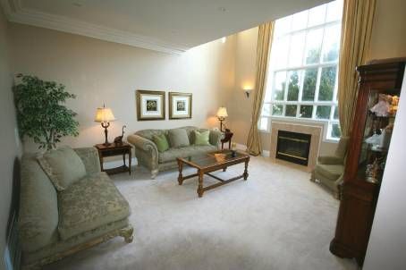 126 Old Surrey Lane, Richmond Hill, L4C8C6 | Image 3