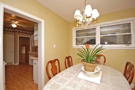 49 Don Mor Dr, Newmarket, L3Y1G8 | Image 3