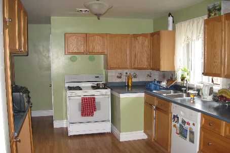 234 Sussex Ave, Richmond Hill, L4C2G4 | Image 3