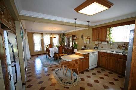 60 Birch Ave, Richmond Hill, L4C6C6 | Image 2