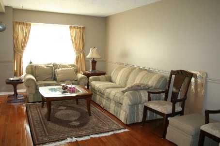 15 Miles Crt, Richmond Hill, L4C5P7 | Image 2