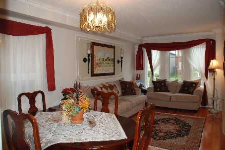 202 Red Maple Rd, Richmond Hill, L4B4S8 | Image 3