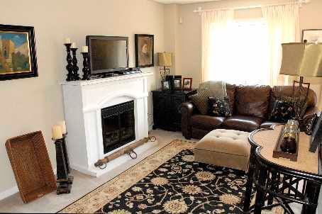 568 Legresley Lane, Newmarket, L3Y8R8 | Image 2