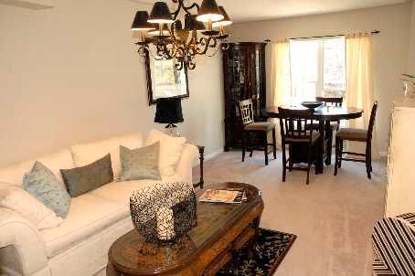 568 Legresley Lane, Newmarket, L3Y8R8 | Image 3