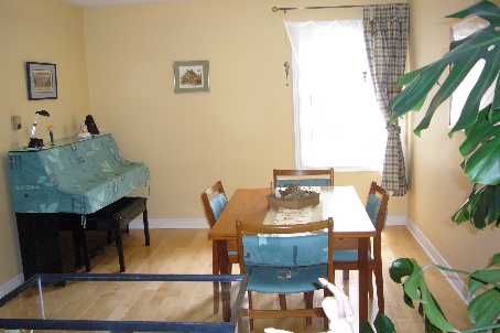 74 Dunsmore Cres, Richmond Hill, L4C0C5 | Image 2