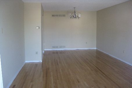 3 Agincourt Rd, Vaughan, L4L2Z7 | Image 2