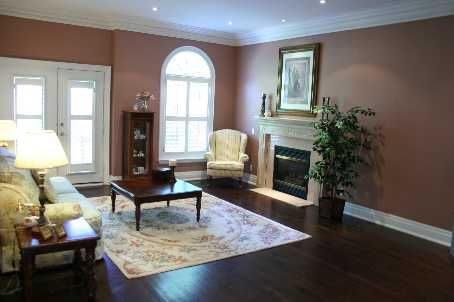 126 Old Surrey Lane, Richmond Hill, L4C8C6 | Image 2