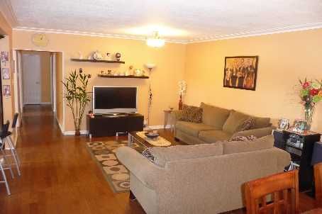 6 Albert St, Markham, L3P2T2 | Image 2