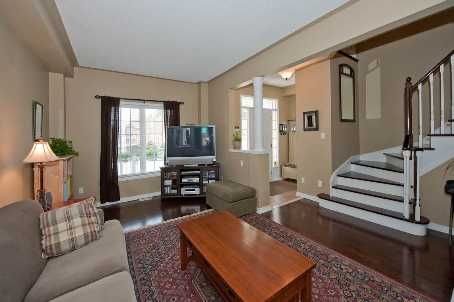 20 Trish Dr, Richmond Hill, L4E5C5 | Image 2
