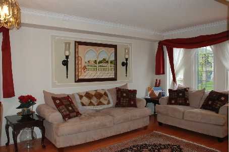 202 Red Maple Rd, Richmond Hill, L4B4S8 | Image 2