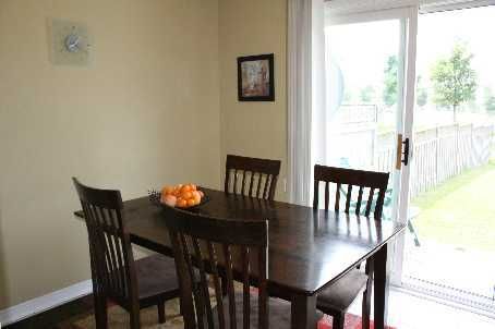 22 Stiles Ave, Aurora, L4G7N3 | Image 3