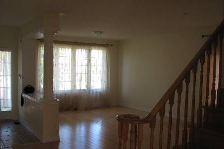 123 Selwyn Rd, Richmond Hill, L4E5E3 | Image 2