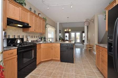 39 Stoneham St, New Tecumseth, L9R2E6 | Image 2