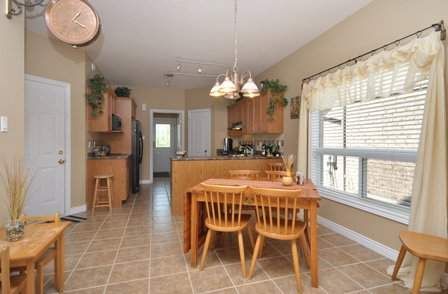 39 Stoneham St, New Tecumseth, L9R2E6 | Image 3