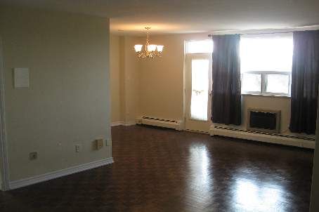 702 - 67 Richmond St, Richmond Hill, L4C3Y3 | Image 2