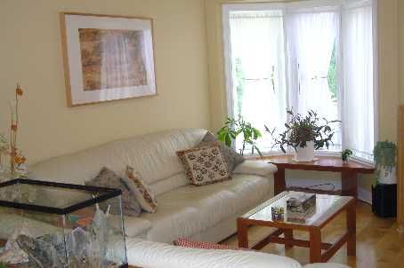 74 Dunsmore Cres, Richmond Hill, L4C0C5 | Image 2