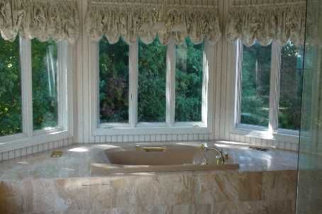 24 Dew Drop Crt, Vaughan, L6A1E9 | Image 3