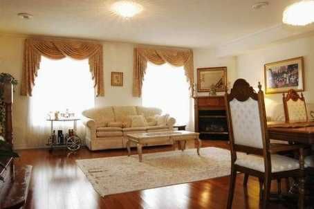 32 Orchid Rd, Markham, L3T7T6 | Image 2