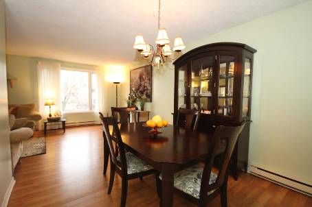 176 Robinson Dr, Newmarket, L3Y5M5 | Image 3