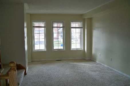 183 Knapton Dr, Newmarket, L3X3B4 | Image 2