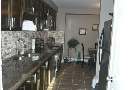 79 Cashel Crt, Aurora, L4G6R8 | Image 2