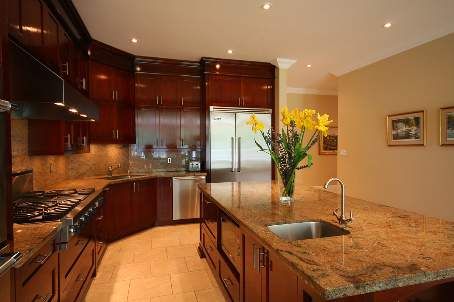 65 Kingswood Dr, King, L7B1K8 | Image 3