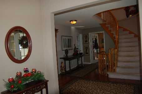 33 Autumn Way, Aurora, L4G4P2 | Image 2