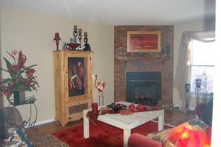 33 Autumn Way, Aurora, L4G4P2 | Image 3