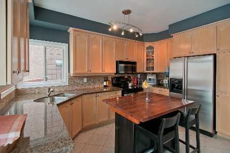 284 Bilbrough St, Aurora, L4G7X5 | Image 3