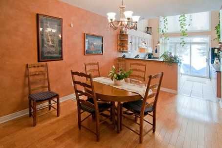 962 On Bogart Circ, Newmarket, L3Y8T4 | Image 3