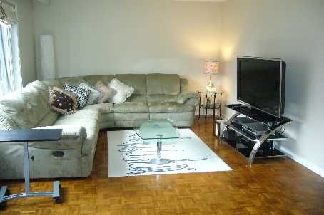 10 Liebeck Cres, Markham, L3R1Y5 | Image 2