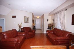 302 Redstone Rd, Richmond Hill, L4S2V6 | Image 3