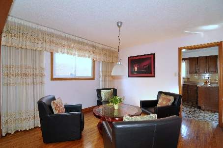 14 Empringham Cres, Markham, L3R3G1 | Image 2