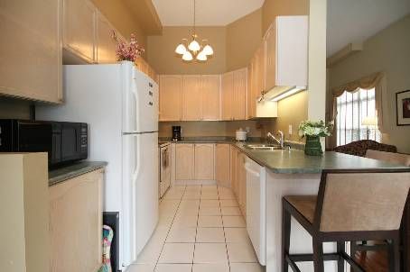 161 Mainprize Cres, East Gwillimbury, L0G1M0 | Image 2