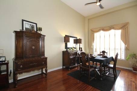 161 Mainprize Cres, East Gwillimbury, L0G1M0 | Image 3