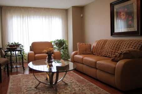 21 Larratt Lane, Richmond Hill, L4C9J1 | Image 3