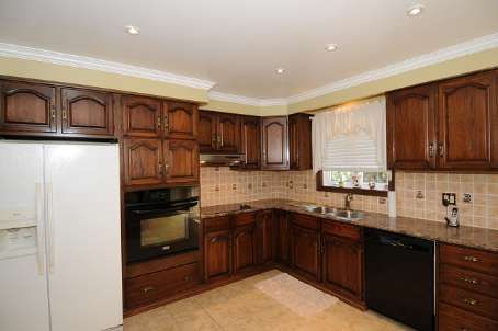 30 Forest Circle Crt, Vaughan, L4L1N9 | Image 3